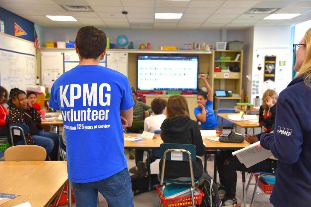 volunteer in classroom